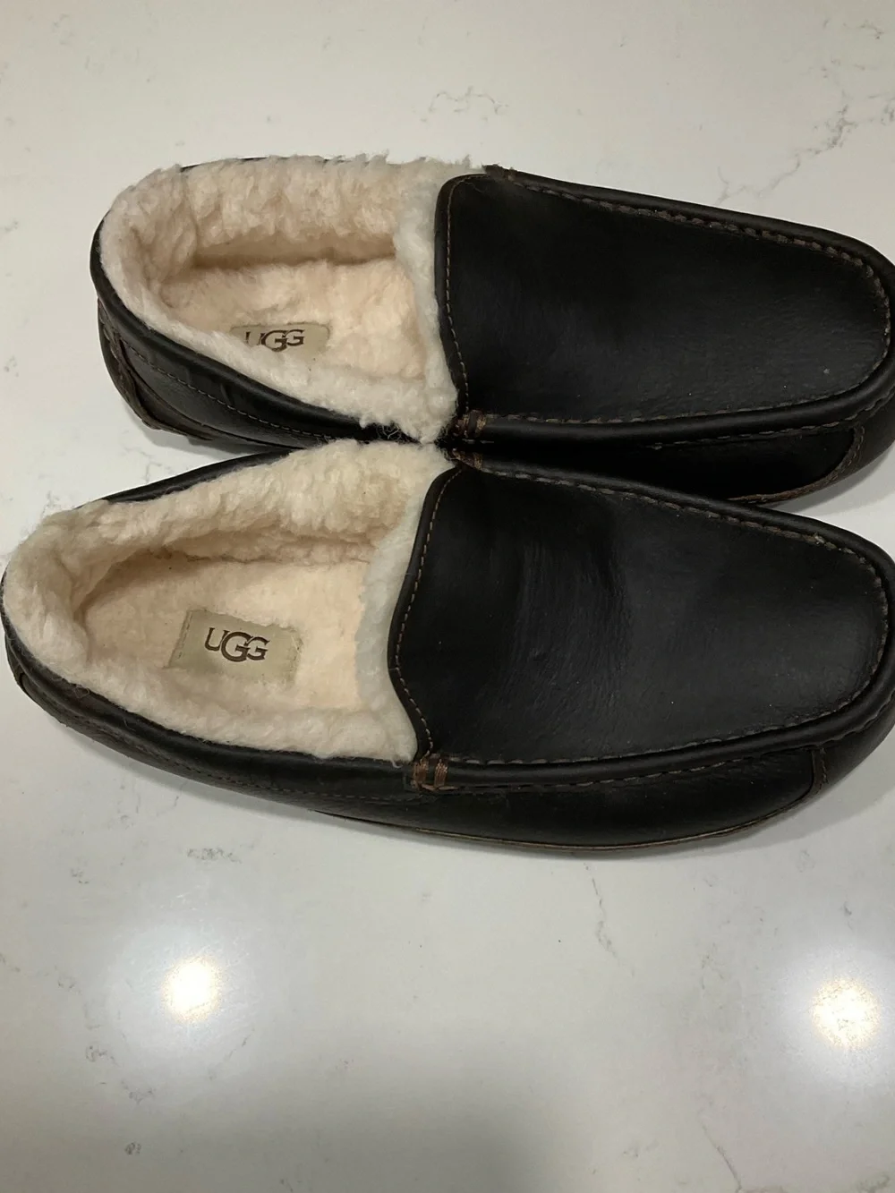 UGG Ascot Leather Moccasin Slippers Men’s Size 8 Black Shearling Lined